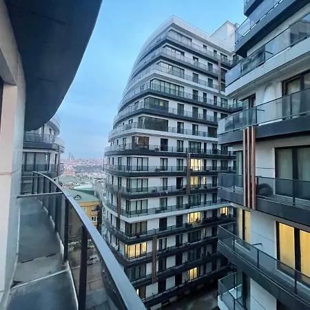 Spacious 3 Bedroom *