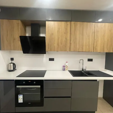 Spacious 3 Bedroom Apartment *